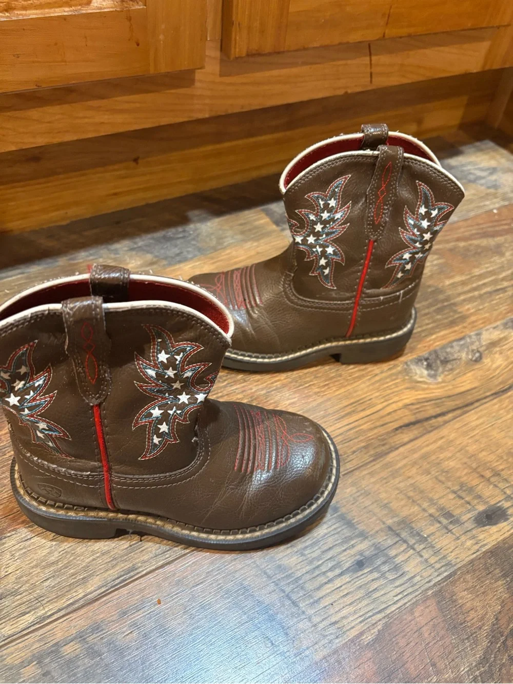Ariat western cowboy round toe boots child size 10